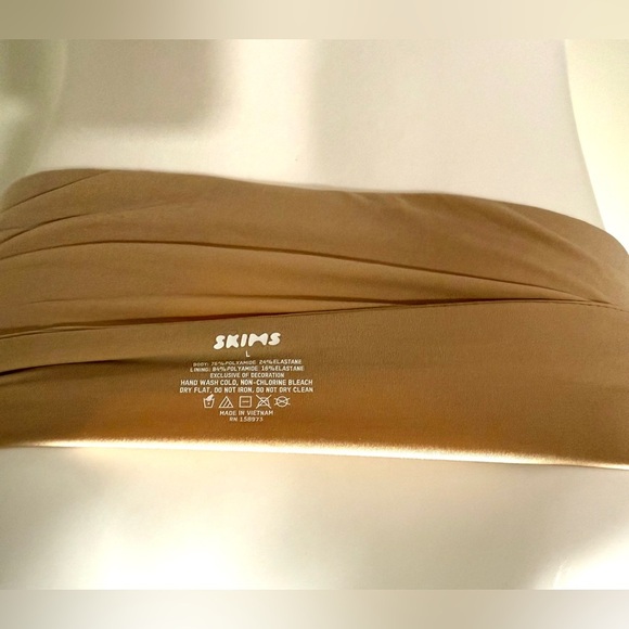 SKIMS Fits Everybody Bandeau Bra Top Nude Tan Strapless Size L Seamless NWT - Picture 7 of 10